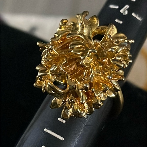 Vintage Jewelry - Vintage adjustable goldtone flower ring